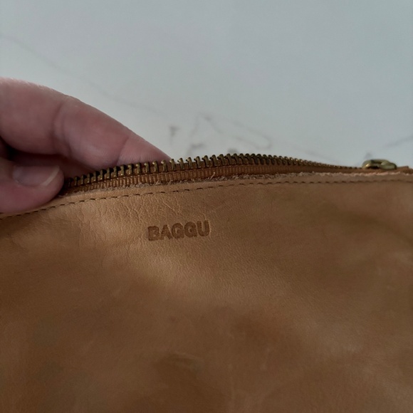 BAGGU Tan Leather Half-Moon Zip Pouch